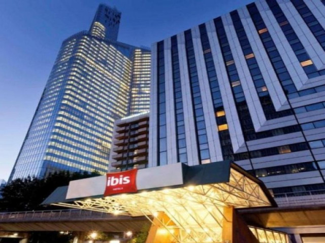 Ibis Paris La Defense Centre